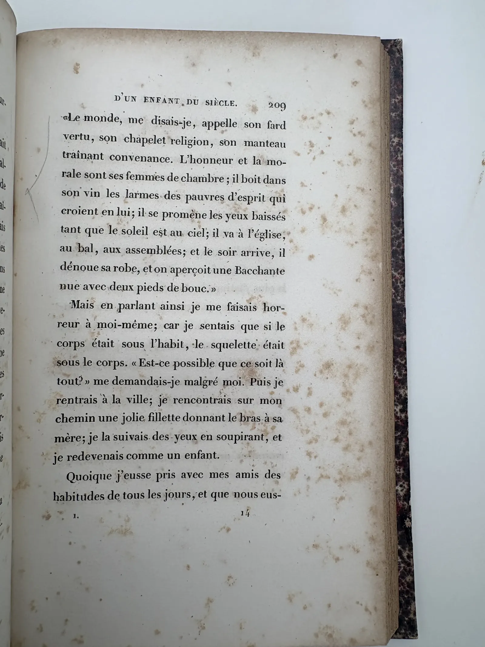 p. 209 — longue accolade, marge gauche.