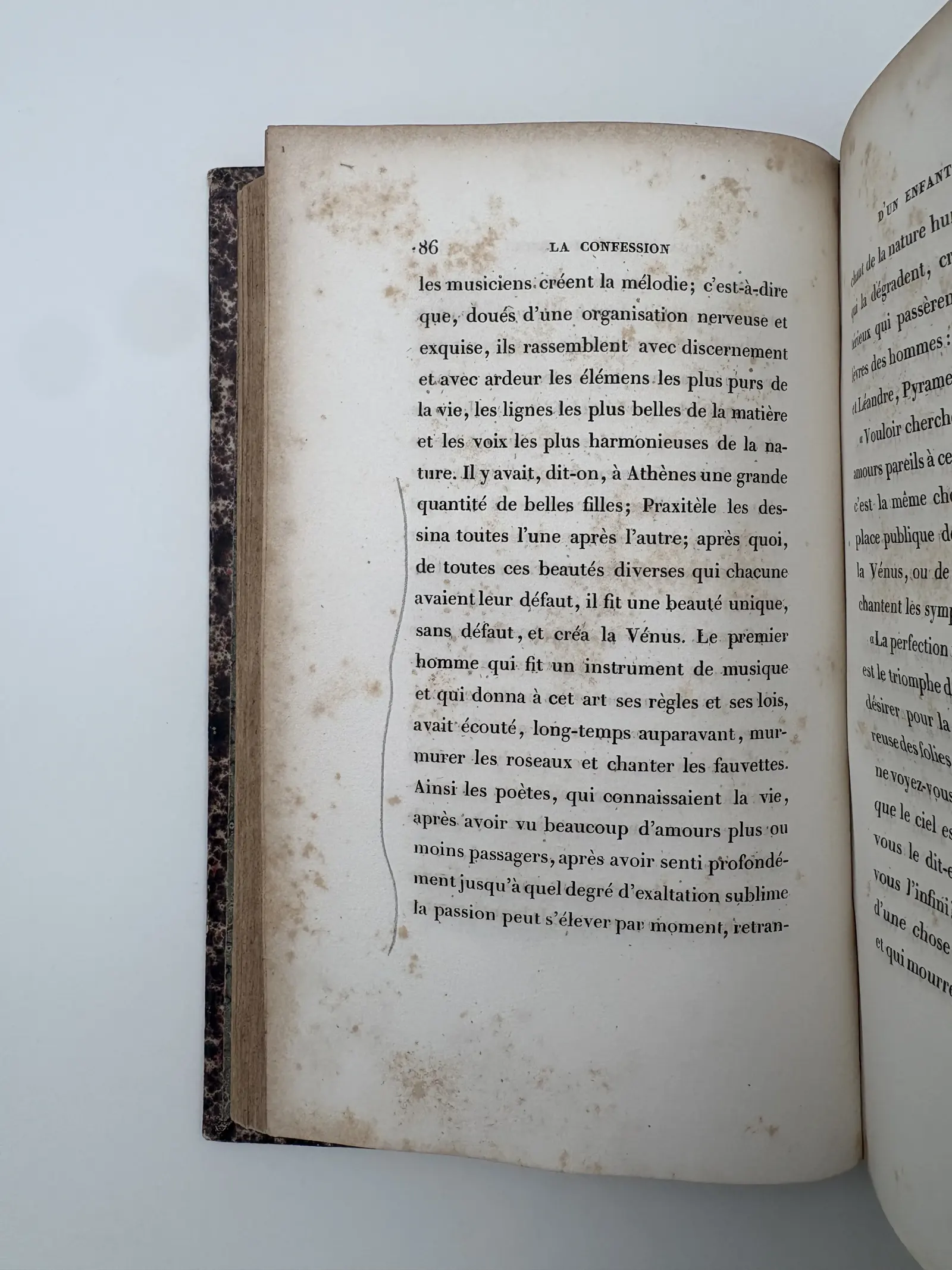 p. 86 — longue accolade, marge gauche.